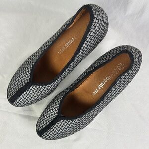 Bernie Mev women’s legend dress pumps shoes heels size 40